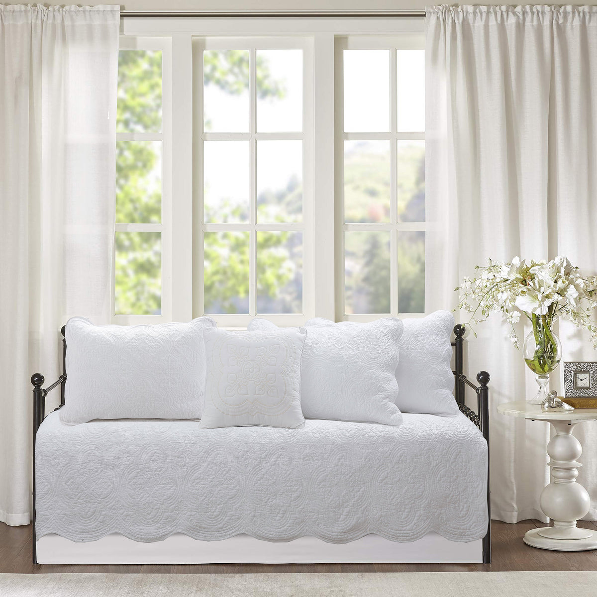 Serenity White Victorian Scalloped Medallion Floral Pure Solid Cotton Reversible Quilt Bedding Set - Fabs things