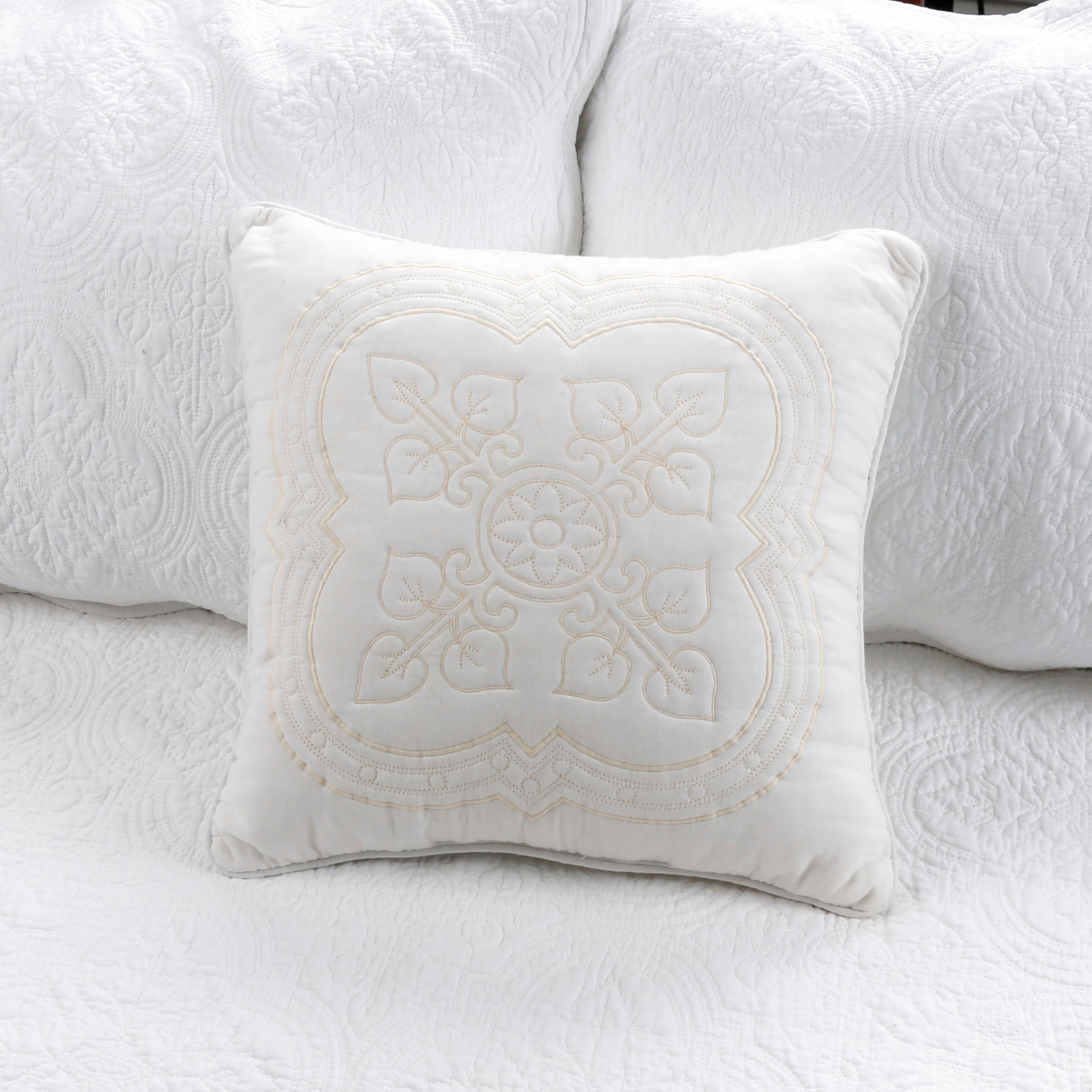 Serenity White Victorian Scalloped Medallion Floral Pure Solid Cotton Reversible Quilt Bedding Set