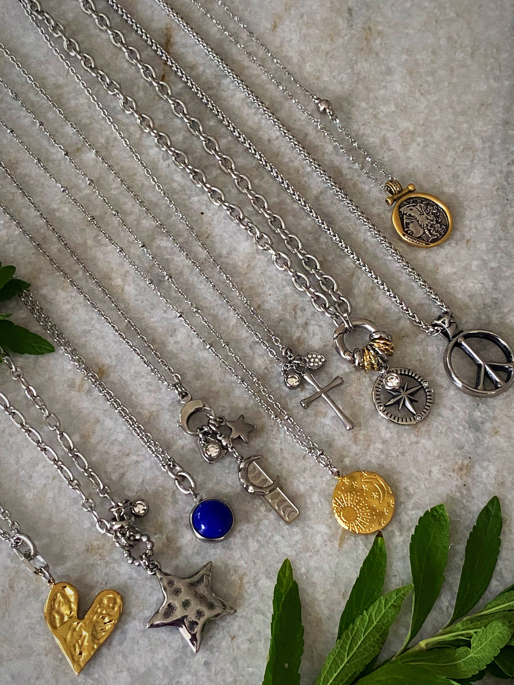 STONE CHARM NECKLACE - Fabs things
