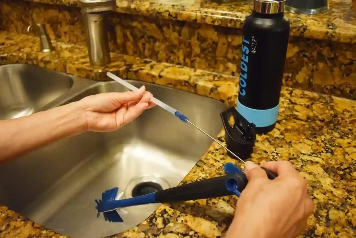 The Coldest Water Bottle Brush: 3 Tools in 1 - Fabs things