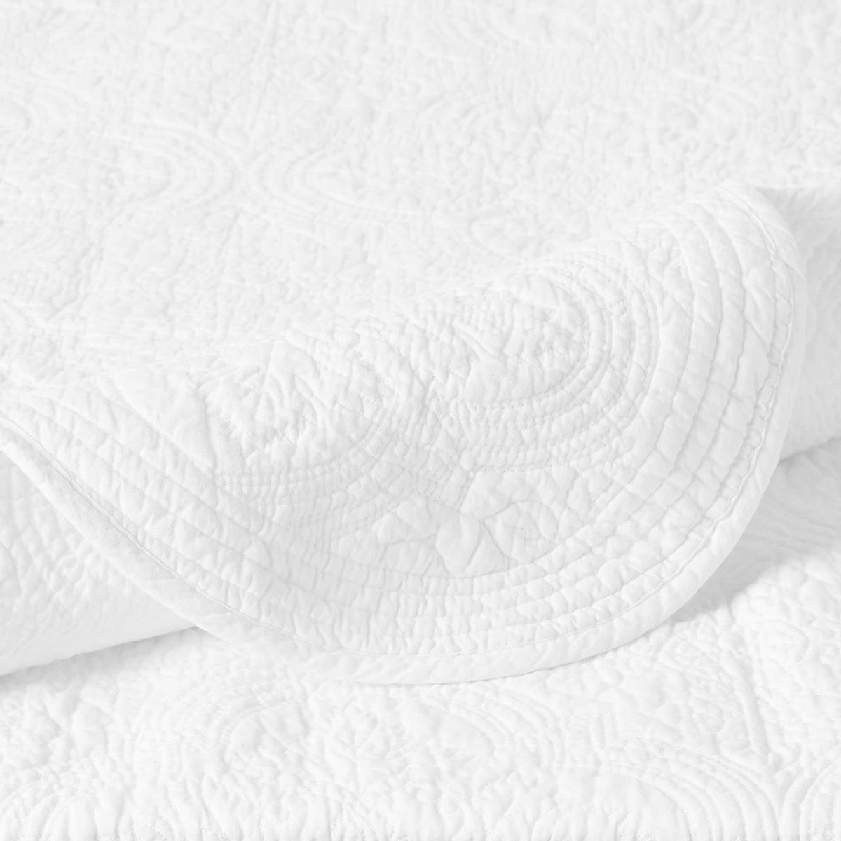 Serenity White Victorian Scalloped Medallion Floral Pure Solid Cotton Reversible Quilt Bedding Set - Fabs things