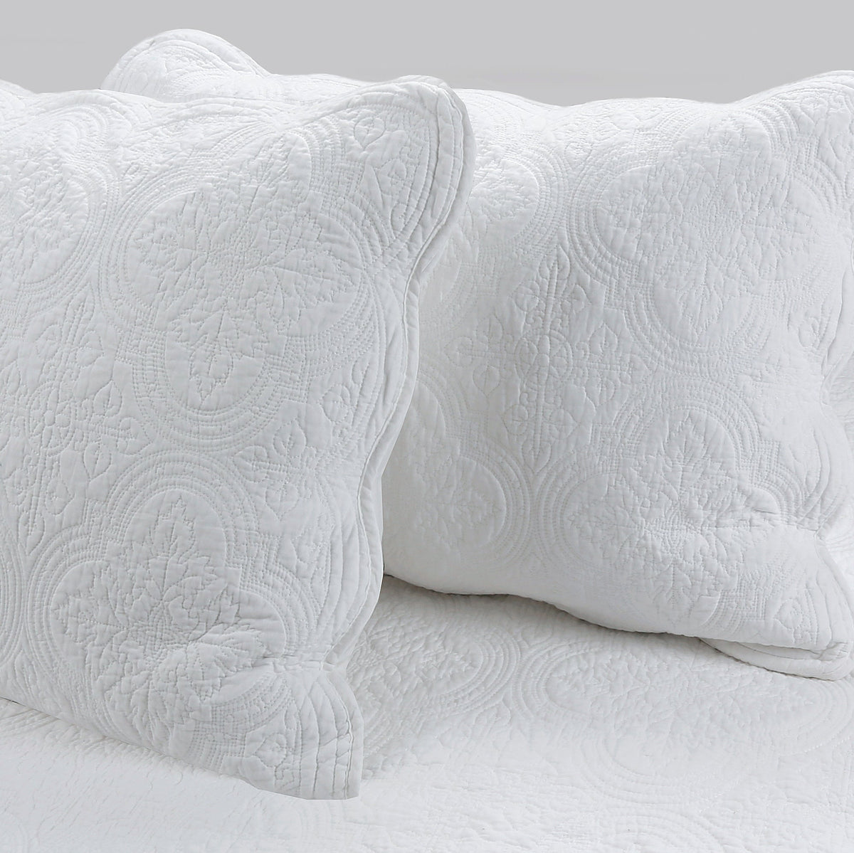 Serenity White Victorian Scalloped Medallion Floral Pure Solid Cotton Reversible Quilt Bedding Set - Fabs things