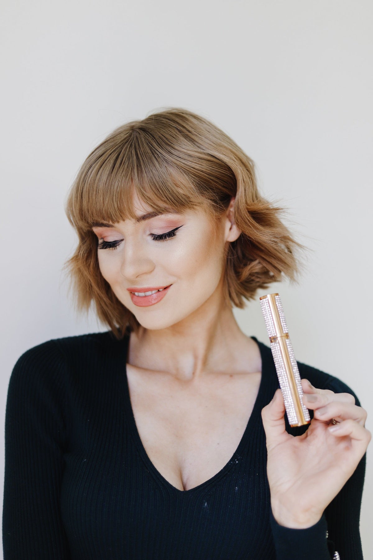 Volumizing Mascara for Sensitive Eyes - Fabs things